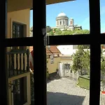 Alabardos Panzio Es Apartmanhaz 에스테르곰