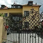 Alabardos Panzio Es Apartmanhaz