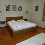 Alabardos Panzio Es Apartmanhaz Frühstückspension Esztergom