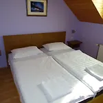 Alabardos Panzio Es Apartmanhaz B&B