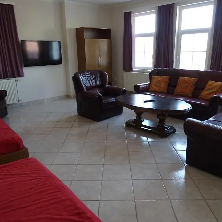 Alabardos Panzio Es Apartmanhaz فندق مبيت وإفطار 2*