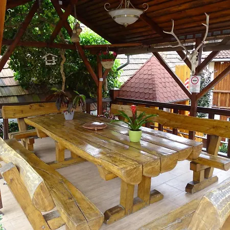 Alabardos Panzio Es Apartmanhaz Bed & Breakfast Ostřihom