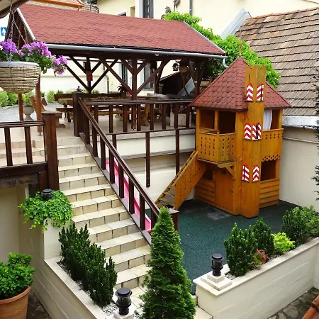 Bed & Breakfast Alabardos Panzio Es Apartmanhaz