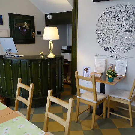 Alabardos Panzio Es Apartmanhaz Bed & Breakfast Ostřihom