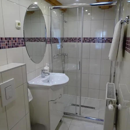 Alabardos Panzio Es Apartmanhaz