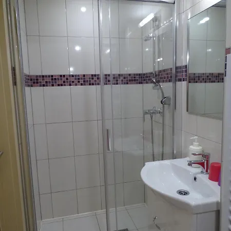 Alabardos Panzio Es Apartmanhaz Bed & Breakfast Esztergom