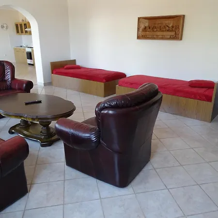 Alabardos Panzio Es Apartmanhaz Bed & Breakfast