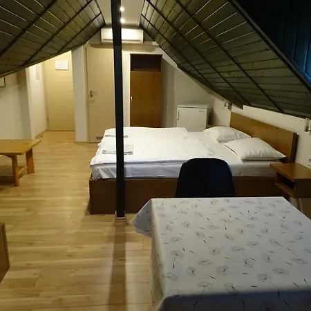 Bed & Breakfast Alabardos Panzio Es Apartmanhaz Esztergom