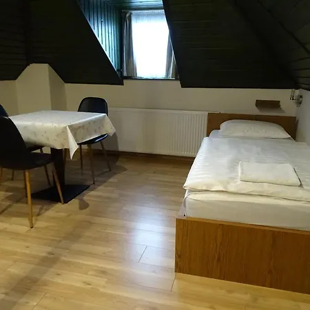 Alabardos Panzio Es Apartmanhaz Esztergom