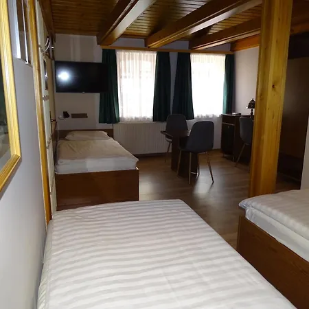 Alabardos Panzio Es Apartmanhaz