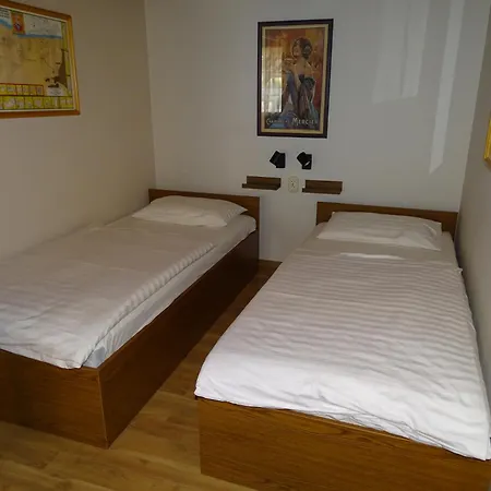 Bed & Breakfast Alabardos Panzio Es Apartmanhaz