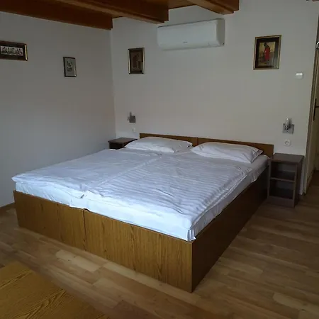 Bed & Breakfast Alabardos Panzio Es Apartmanhaz Esztergom