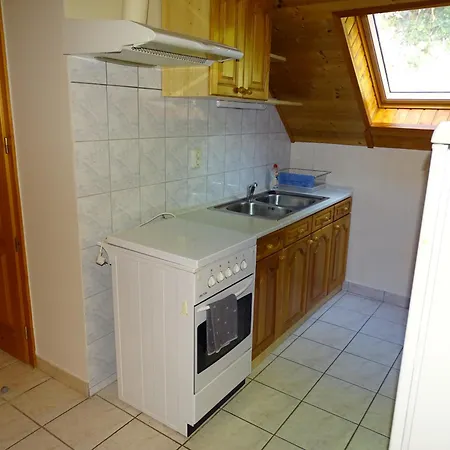 Alabardos Panzio Es Apartmanhaz Bed & Breakfast