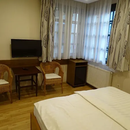Alabardos Panzio Es Apartmanhaz Esztergom