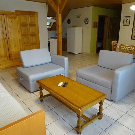 Alabardos Panzio Es Apartmanhaz