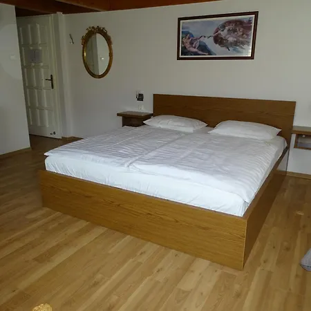 Alabardos Panzio Es Apartmanhaz Bed & Breakfast