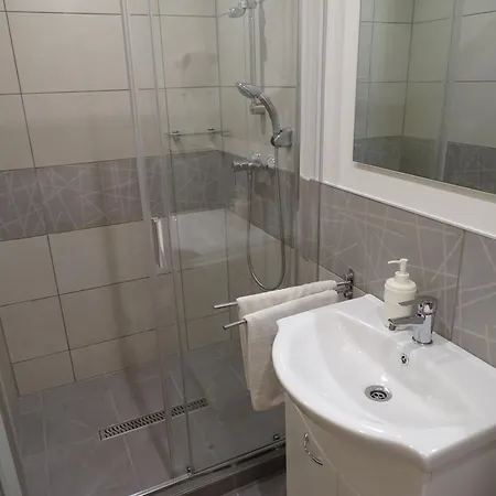 Alabardos Panzio Es Apartmanhaz 2* Esztergom