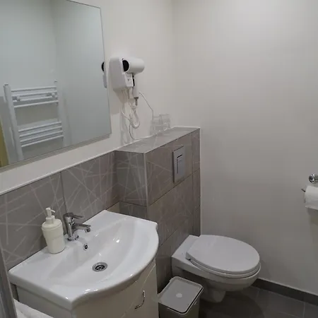 Alabardos Panzio Es Apartmanhaz