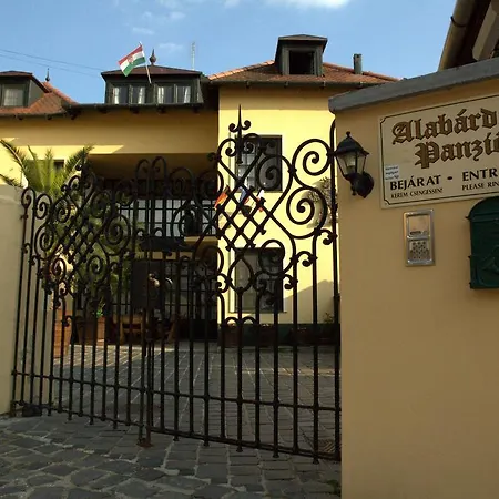 Alabardos Panzio Es Apartmanhaz Esztergom