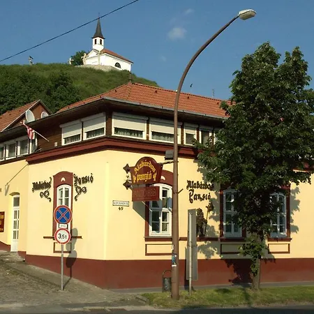 Alabardos Panzio Es Apartmanhaz Esztergom