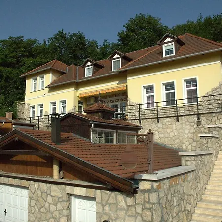 Bed & Breakfast Alabardos Panzio Es Apartmanhaz