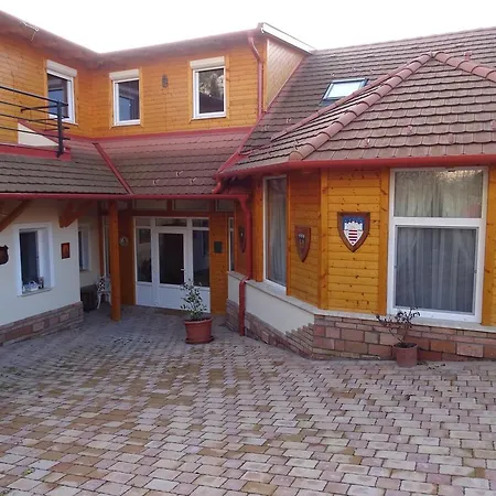 Bed & Breakfast Alabardos Panzio Es Apartmanhaz 2*
