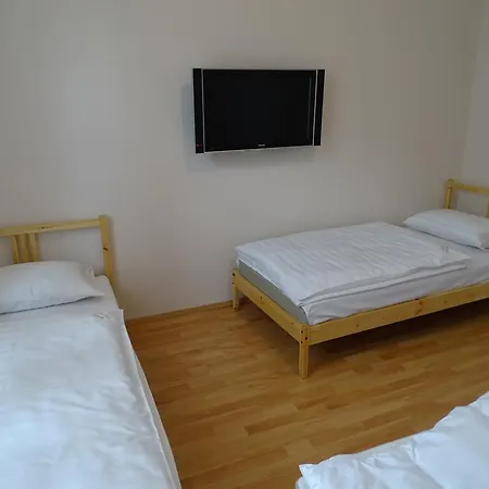 Alabardos Panzio Es Apartmanhaz Bed & Breakfast 2*