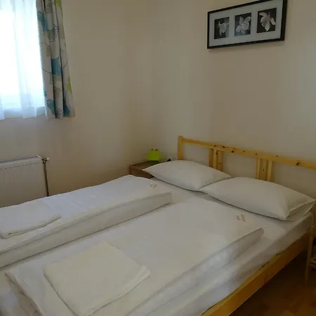Alabardos Panzio Es Apartmanhaz Bed & Breakfast Esztergom