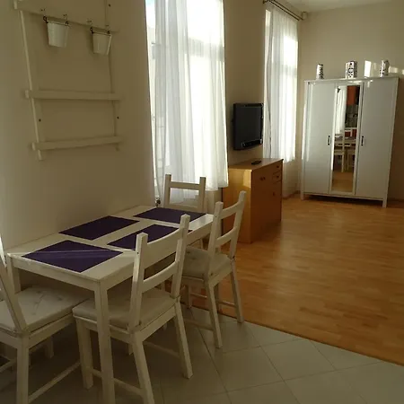 Alabardos Panzio Es Apartmanhaz