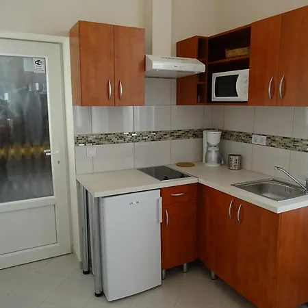 Alabardos Panzio Es Apartmanhaz Bed & Breakfast 2*