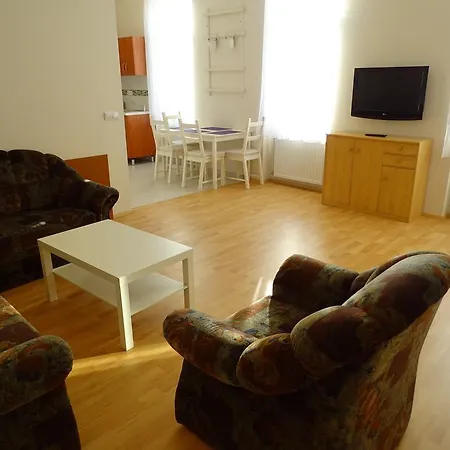 Alabardos Panzio Es Apartmanhaz