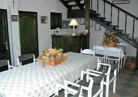 Bed & Breakfast Alabardos Panzio Es Apartmanhaz Esztergom