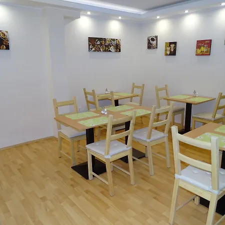Alabardos Panzio Es Apartmanhaz Bed & Breakfast