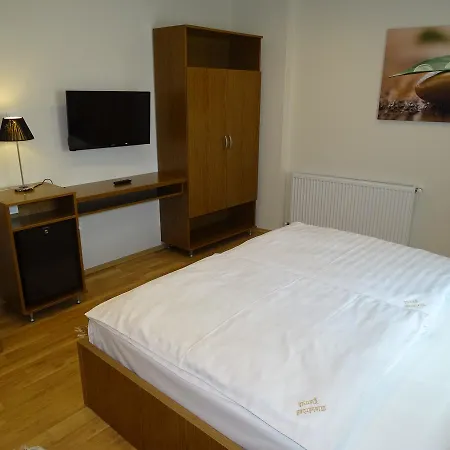 Alabardos Panzio Es Apartmanhaz Bed & Breakfast