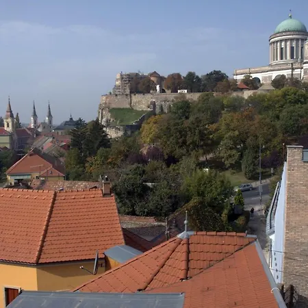 Bed & Breakfast Alabardos Panzio Es Apartmanhaz Esztergom