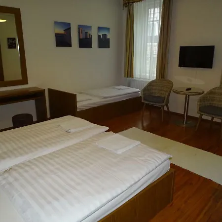 Bed & Breakfast Alabardos Panzio Es Apartmanhaz