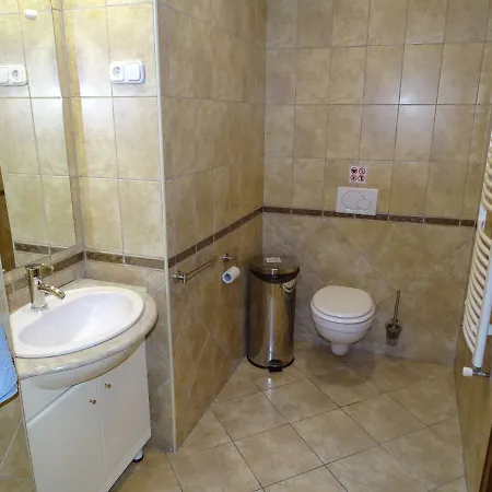 Alabardos Panzio Es Apartmanhaz Bed & Breakfast 2*
