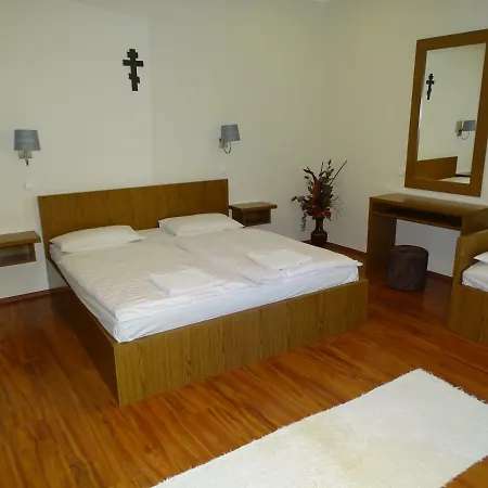 Alabardos Panzio Es Apartmanhaz Esztergom