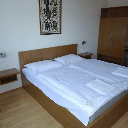 Alabardos Panzio Es Apartmanhaz Esztergom