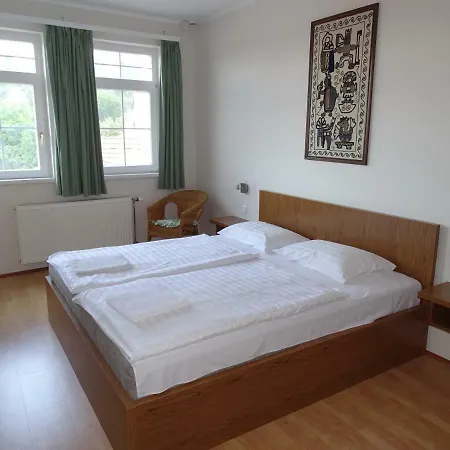 Alabardos Panzio Es Apartmanhaz Bed & Breakfast 2*