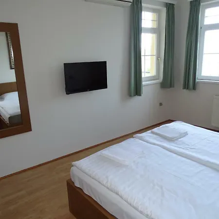 Alabardos Panzio Es Apartmanhaz 2* Esztergom