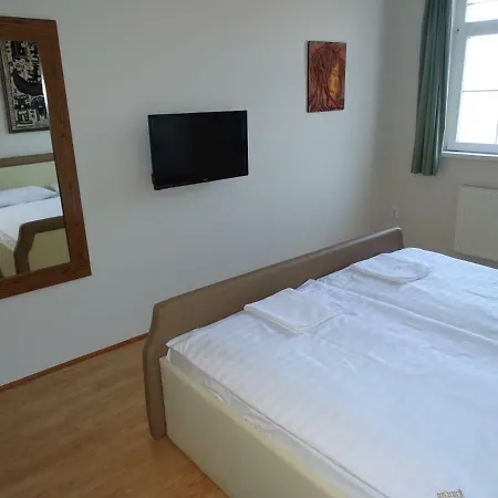 Alabardos Panzio Es Apartmanhaz Bed & Breakfast 2*