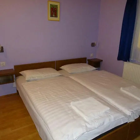 Bed & Breakfast Alabardos Panzio Es Apartmanhaz Esztergom