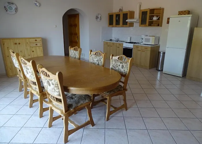 Alabardos Panzio Es Apartmanhaz Esztergom