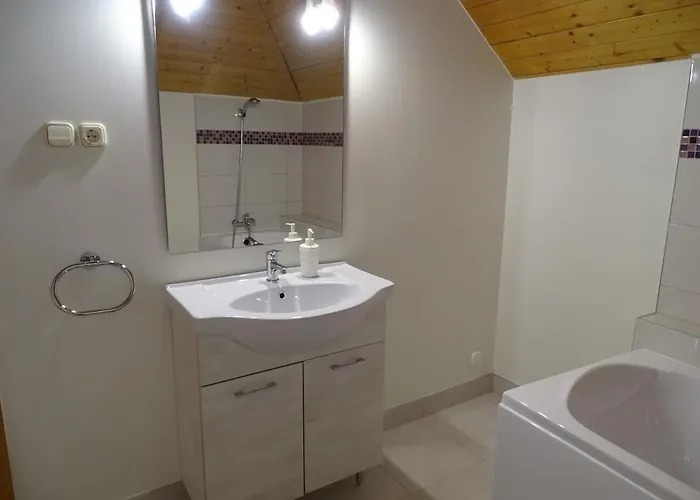 Alabardos Panzio Es Apartmanhaz Bed & Breakfast