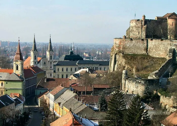 Alabardos Panzio Es Apartmanhaz