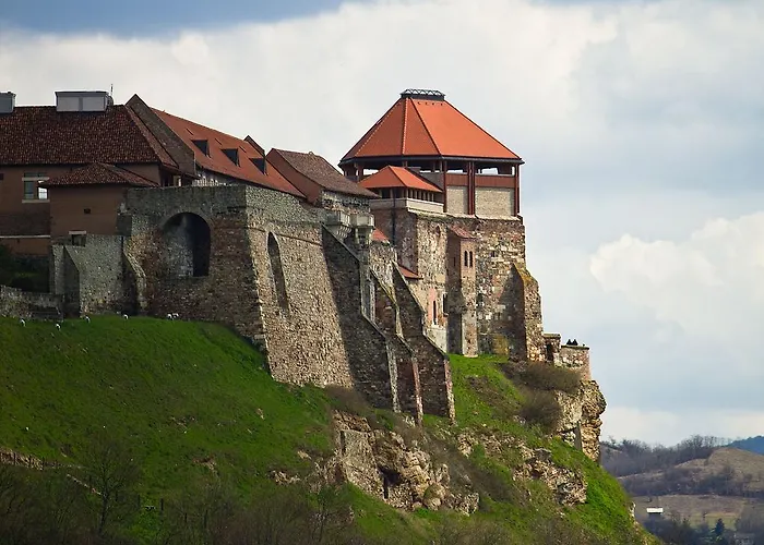 Alabardos Panzio Es Apartmanhaz 3*