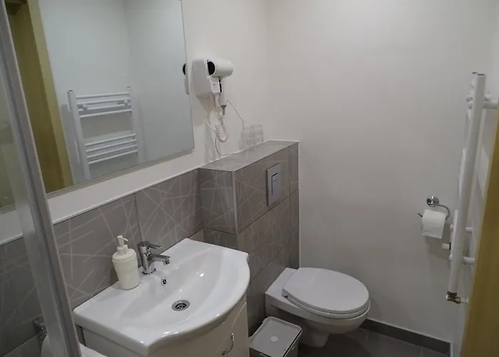 Alabardos Panzio Es Apartmanhaz