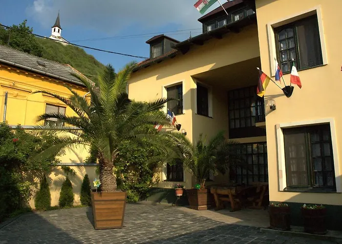 Alabardos Panzio Es Apartmanhaz Bed & Breakfast 3*