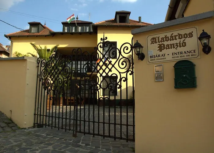 Alabardos Panzio Es Apartmanhaz Esztergom